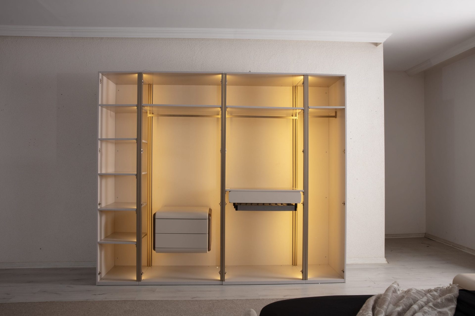 Luksusowa Szafa Modułowa LUNAR WARDROBE – przeszklone fronty, oświetlenie LED, wys. 230 cm - obrazek 5