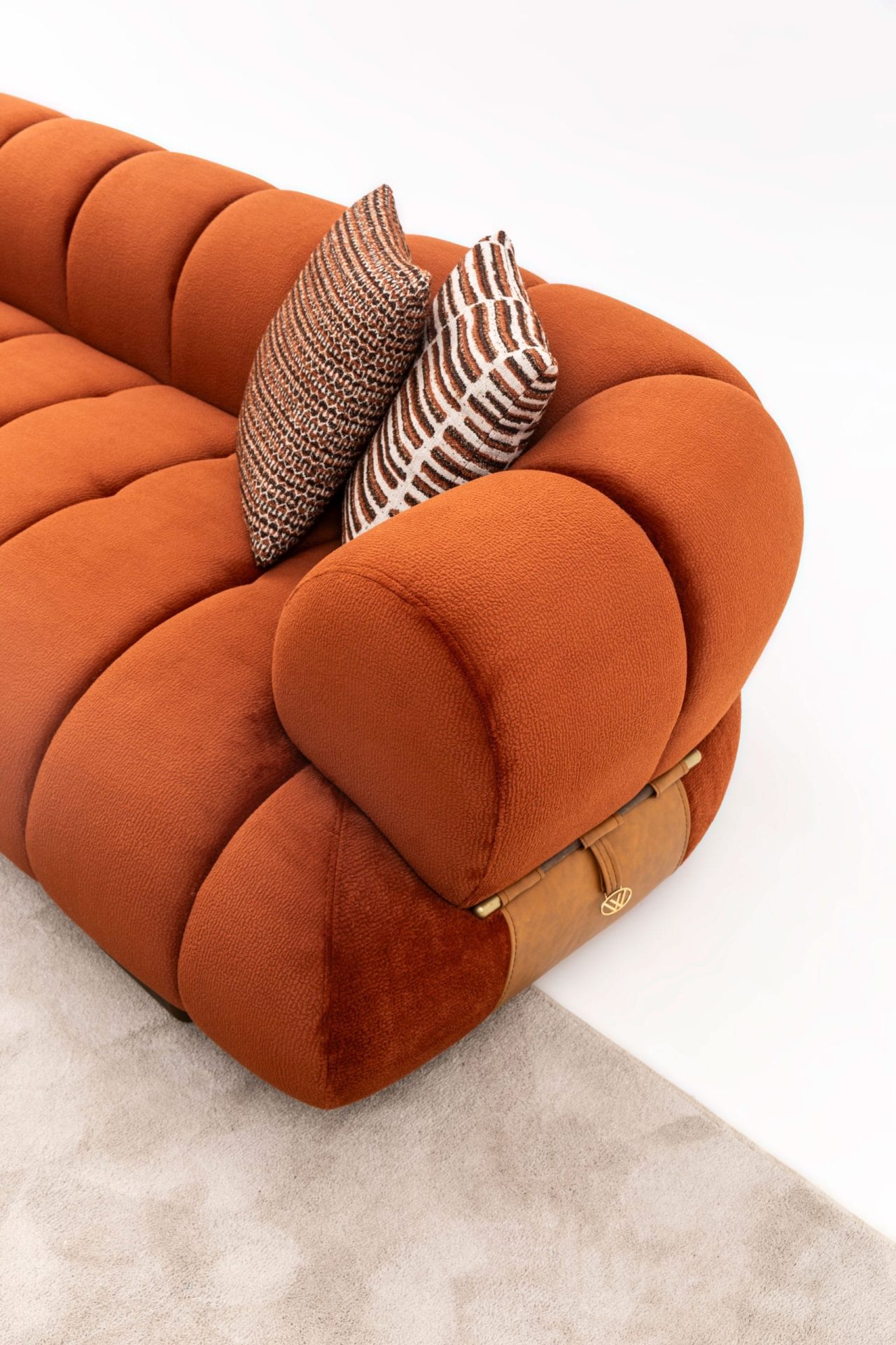Sofa 4-osobowa MOON LIFE – detale ze skóry bydlęcej AMAZON FR, szerokość 270 cm, segmenty chmurowe - obrazek 7
