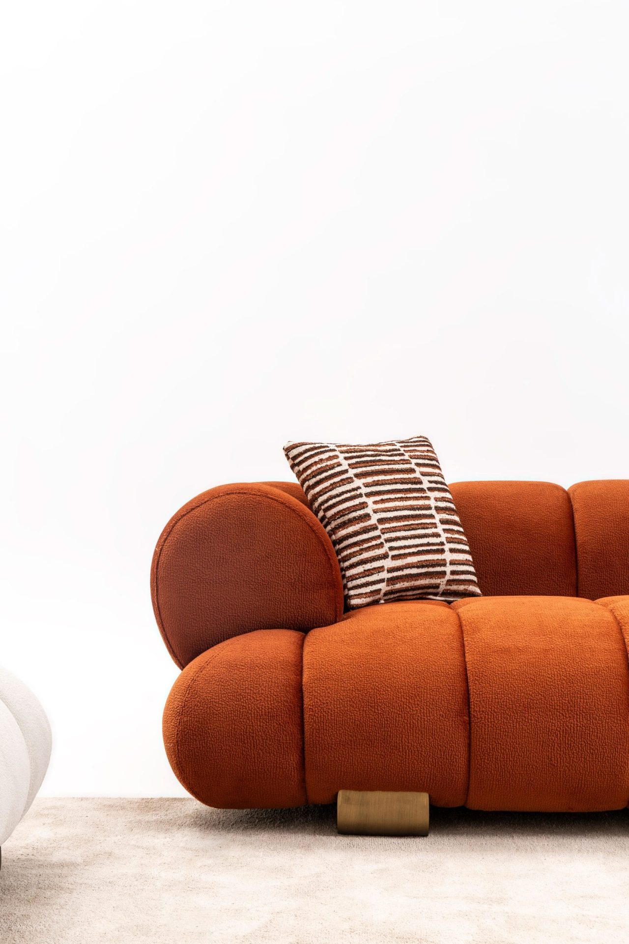 Sofa 4-osobowa MOON LIFE – detale ze skóry bydlęcej AMAZON FR, szerokość 270 cm, segmenty chmurowe - obrazek 6
