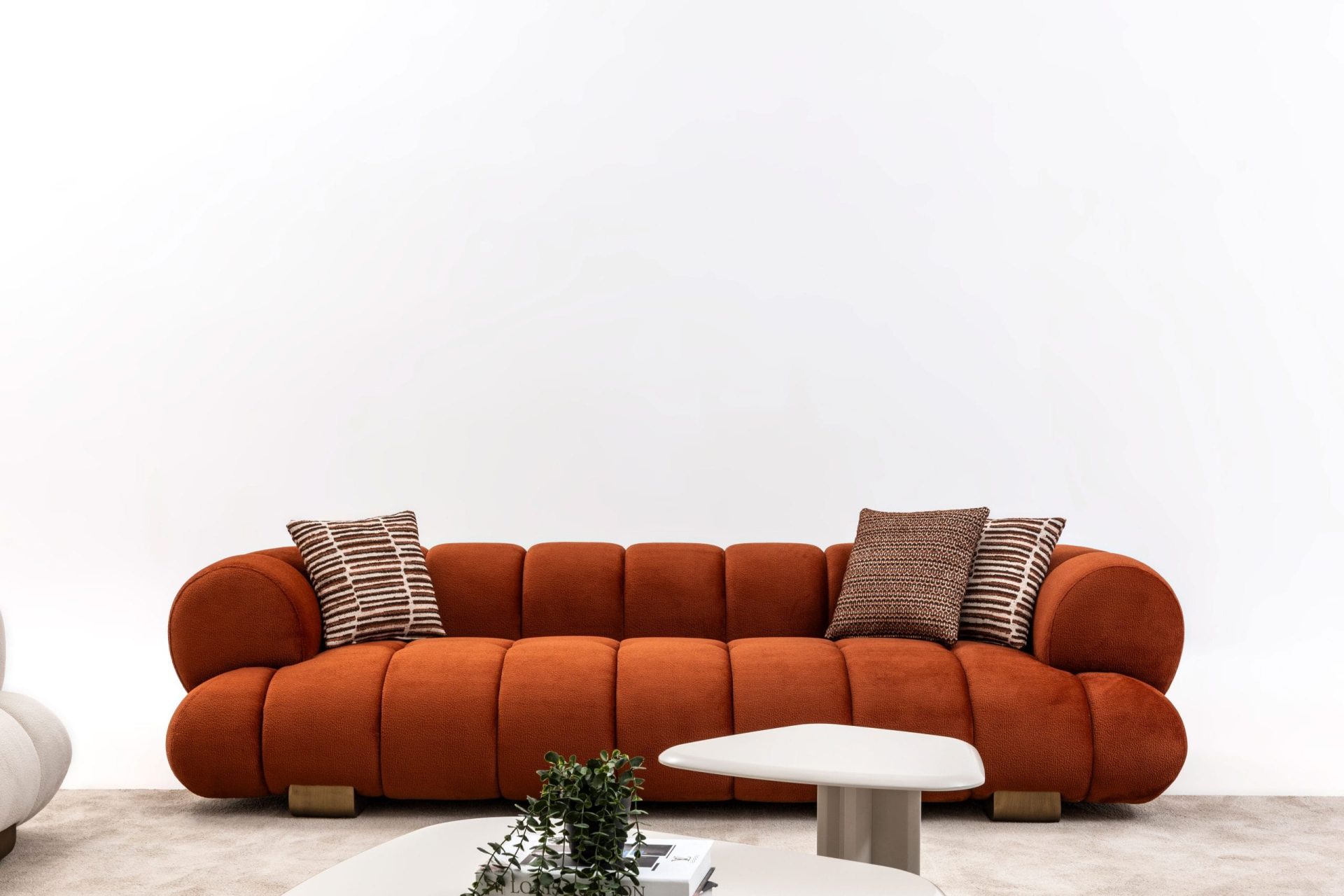 Sofa 4-osobowa MOON LIFE – detale ze skóry bydlęcej AMAZON FR, szerokość 270 cm, segmenty chmurowe