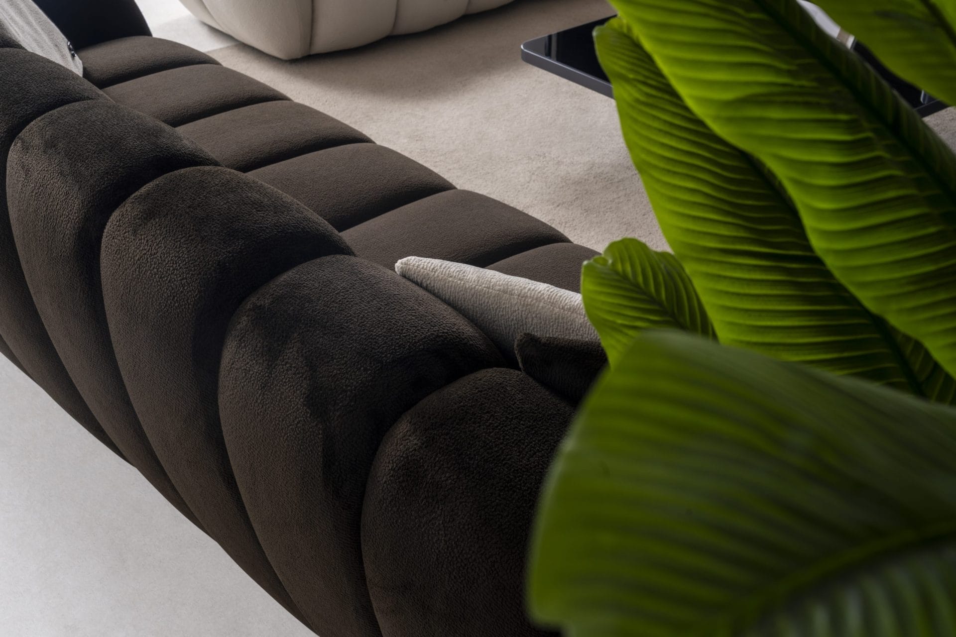 Zestaw Wypoczynkowy Luxury Channeled – sofa 5-osobowa (305 cm), sofa 3-osobowa (245 cm), fotel (110 cm) - obrazek 8