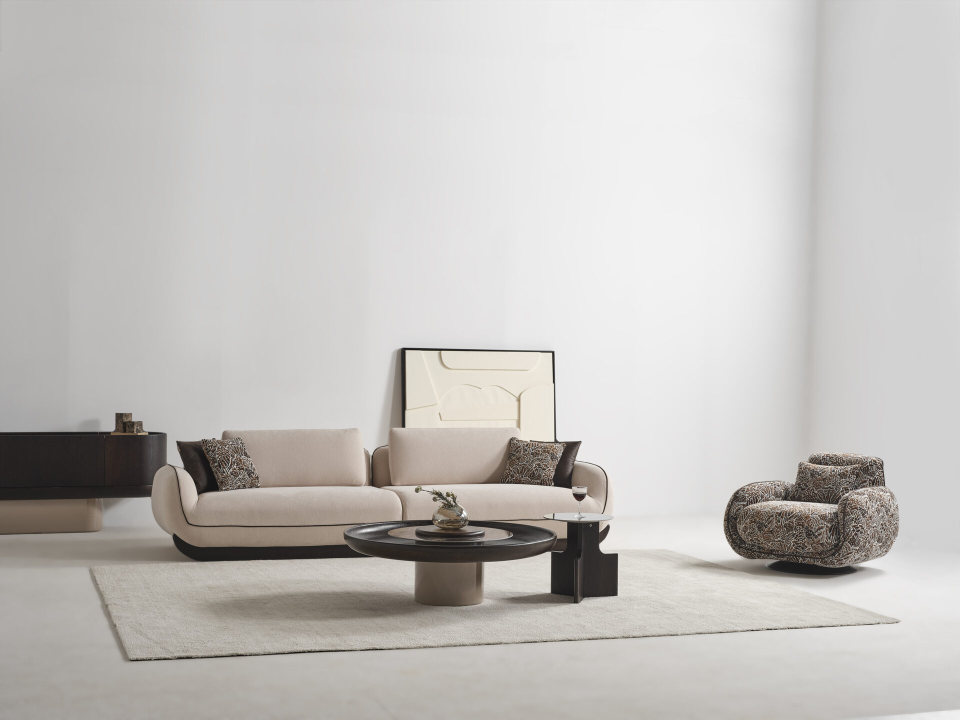 Sofa 4-Osobowa SIENA – szerokość 290 cm, konfiguracja modułowa 130 cm + 160 cm, ciemny cokół z efektem lewitacji - obrazek 9