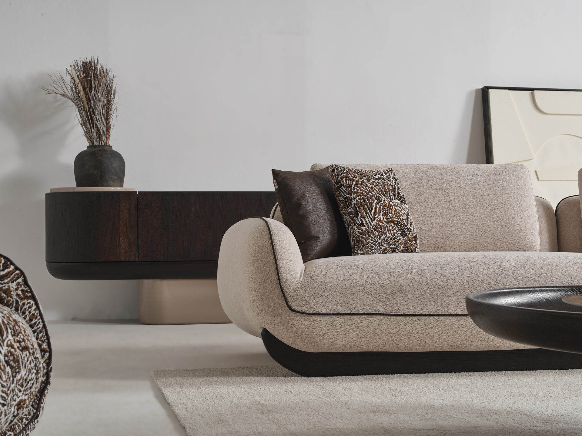 Sofa 4-Osobowa SIENA – szerokość 290 cm, konfiguracja modułowa 130 cm + 160 cm, ciemny cokół z efektem lewitacji - obrazek 5