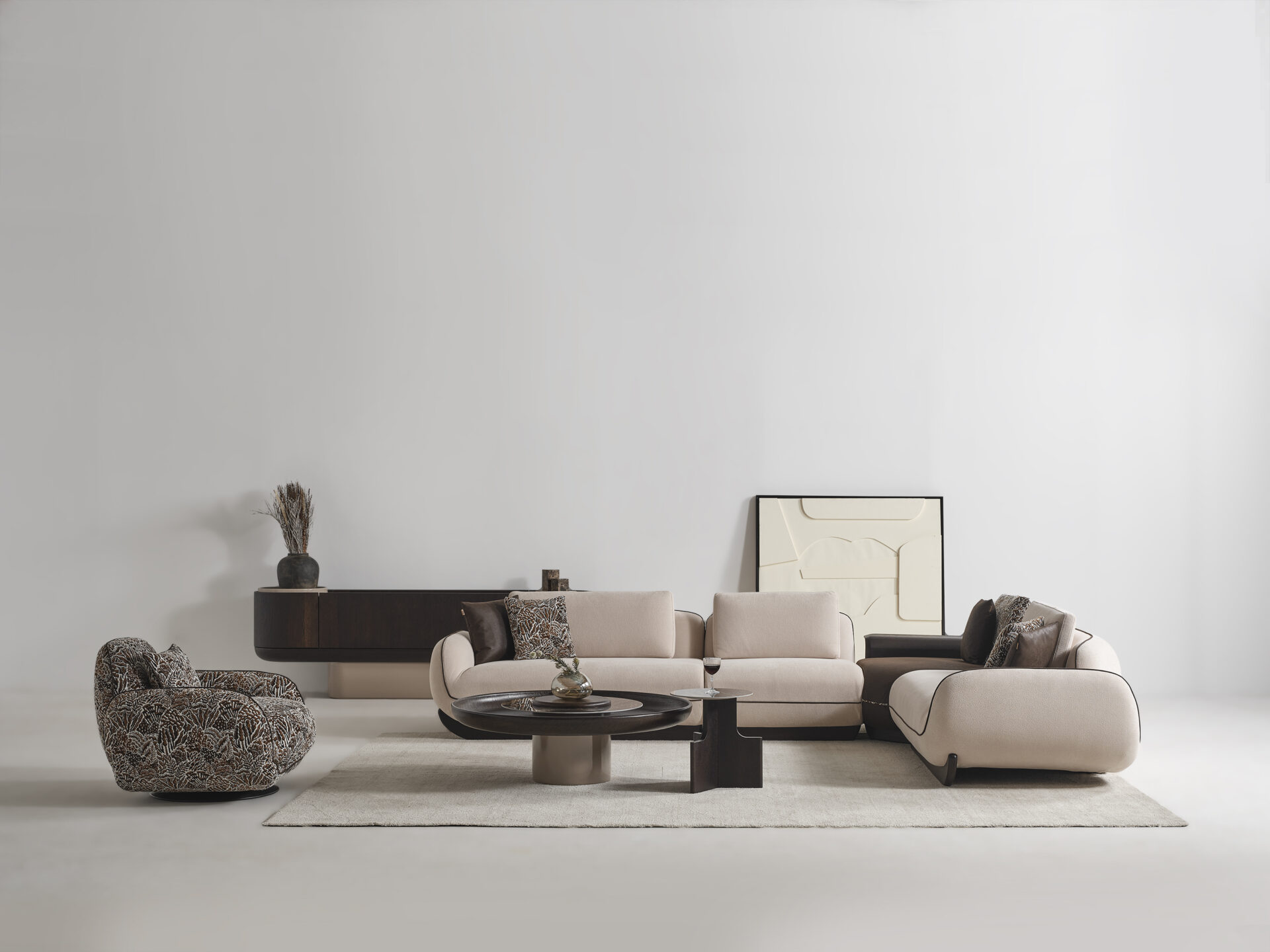 Sofa 4-Osobowa SIENA – szerokość 290 cm, konfiguracja modułowa 130 cm + 160 cm, ciemny cokół z efektem lewitacji
